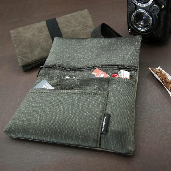 Tabaquera Guggiari para tabaco de liar, funda de cuero y tela con compartimentos, color verde